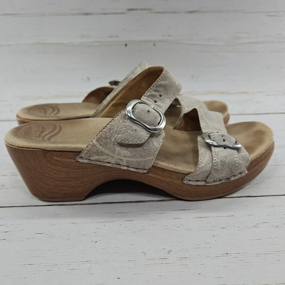 Dansko Sophie Beige Gray Buckle Floral Wood Wedge Leather Sandals EU 39 US 8.5-9